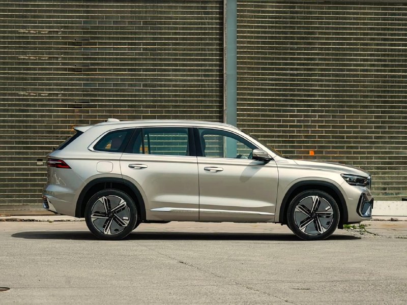 Geely показала топовый гибридный кроссовер по цене Весты — всего за 1,5 миллиона рублей. 4