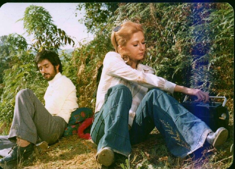 🎬 سینمای قدیم 💯: شهره و داریوش در نمایی از فیلم ناتمام " بادام های تلخ" ، زمستان ۵۶⚡️ #قدیمی_های_برتر 🎥 @old_Moviie 💯
