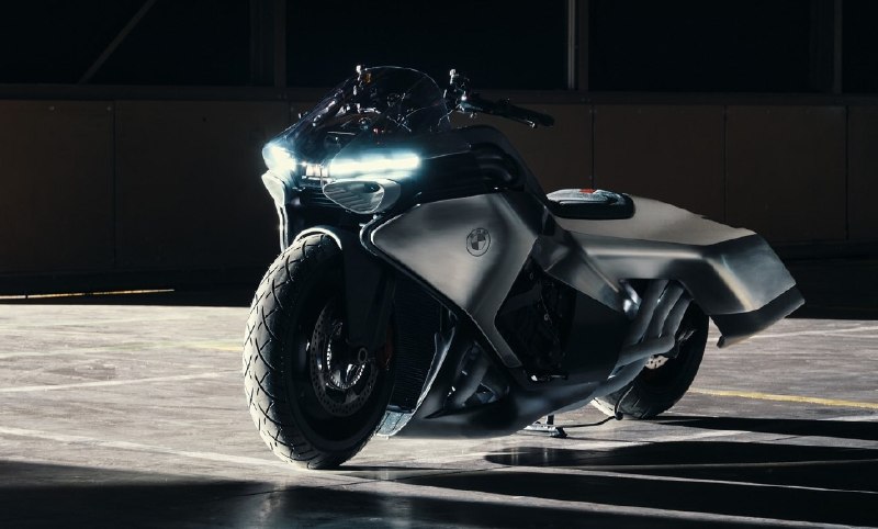 BMW показала футуристичный байк с рядной «шестеркой» 1