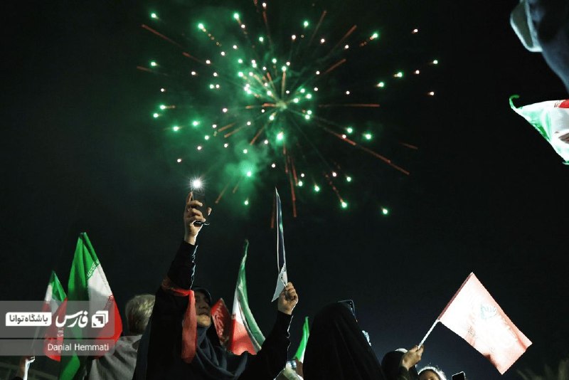 روزنامه فرهیختگان: 📸 جشن امامت امام زمان در میدان ولیعصر تهران↙️عکاس: میثم نهاوندی و دانیال همتی 🌐 FarhikhteganOnline.ir🔻 @FarhikhteganOnli