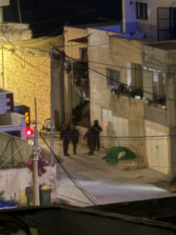 כוחות הכיבוש פשטו על בית במהלך הפשיטה על הכפר אנין, ממערב לג'נין.