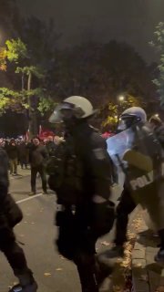 משבר פוליטי התלקח בפולין - לפי אחת הגרסאות, יש שם ניסיון הפיכה. מה ידוע עד כה: הסכסוך נמשך מאז 2023. ראש המ…
