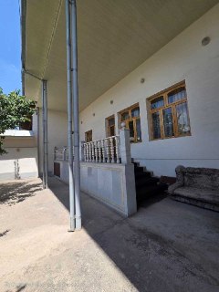 Hovli 6sotix Urikzor Mahalla 312maktabdan oldingi ko'chada joylashgan.