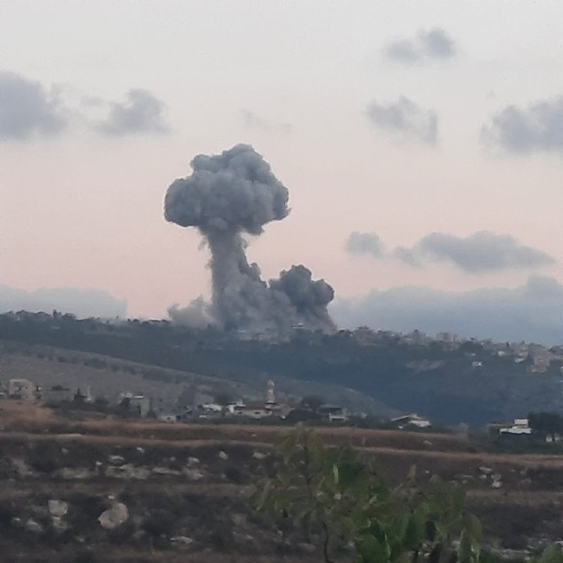 שוב דחוף.. הכיבוש מבצע הפצצה גדולה בפאתי העיירה מנסורי, דרומית ללבנון.