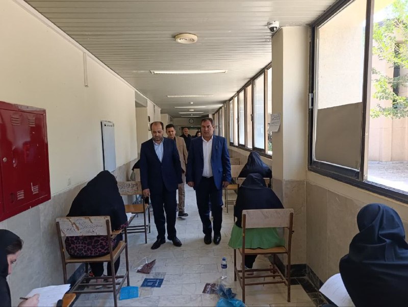 زرین خبر میاندوآب: بازدید فرماندار میاندوآب از فرایند برگزاری کنکور سراسری رسول ملکی، سرپرست فرمانداری ویژه میاندوآب همراه با محمد جعفری، م
