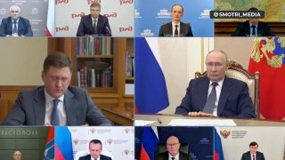Кабмин РФ запретил экспорт дизельного топлива и авиакеросинаОб этом сообщил вице-премьер Александр Новак во время онлайн-совещания с Владимиром Путиным. По его словам, решение было принято с целью стабилизации ситуации на внутреннем рынке.Он добавил, что д