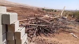 דחפורי כיבוש הורסים אוהלים ומתקנים חקלאיים באזור ראס אל אחמר בצפון בקעת הירדן