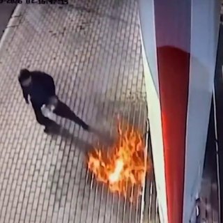 שירותים מיוחדים של אוקראינה, בעזרת בוט ההיכרויות "דייווינצ'יק", הפופולרי בקרב בני נוער, אילצו בחור להצית תח…