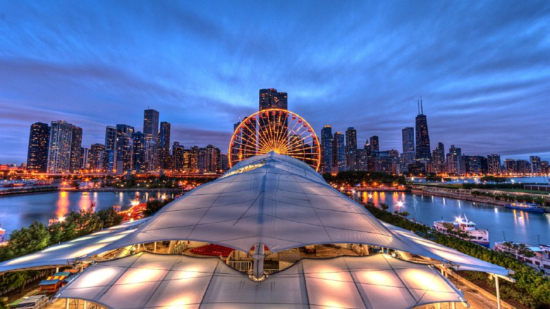 A waterfront chameleonNavy Pier, Chicago, Illinois (© Christopher.F Photography/Getty Images)