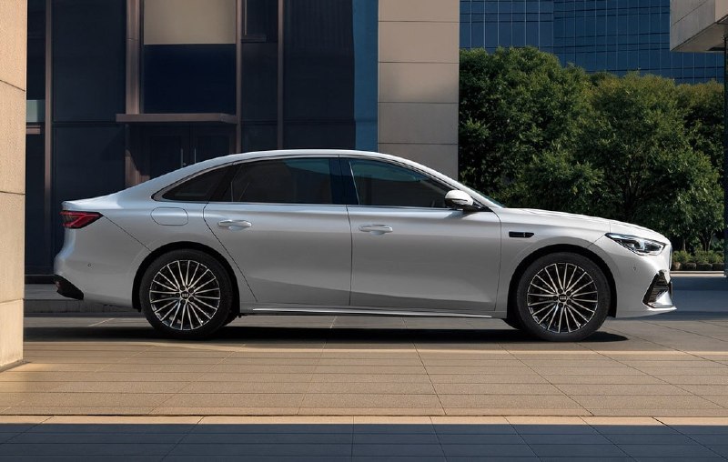 Geely готовит гибридный седан с полным приводом 2