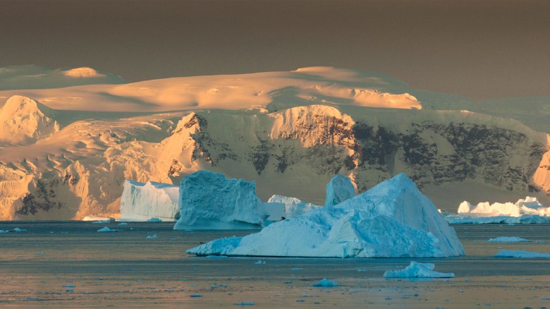 Protecting the last great wildernessIcebergs, Antarctica (© Art Wolfe/DanitaDelimont.com)