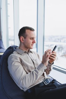 У вернувшихся из-за границы россиян хотят блокировать телефон на сутки и требовать ввести «капчу»О планах властей на сутки блокировать SIM-карты россиян, вернувшихся из-за границы, рассказали источники «Коммерсанта».«Период охлаждения», как называют блокир