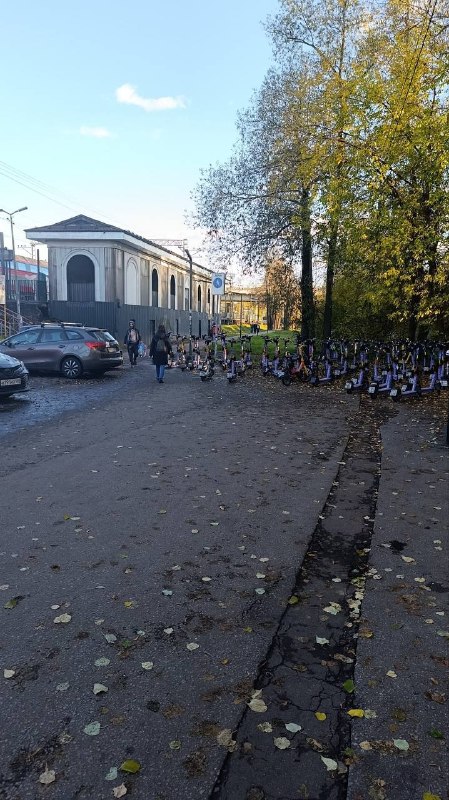 От подписчицы:Чего все жалуются только на беспорядок у станции Долгопрудная?