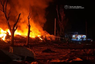 Российские войска нанесли комбинированный удар по Запорожью. Погибли минимум шесть человекРоссийская армия нанесла комбинированный удар ракетами и управляемыми авиабомбами по городу Запорожье, сообщил глава областной военной администрации Иван Федоров.Шест
