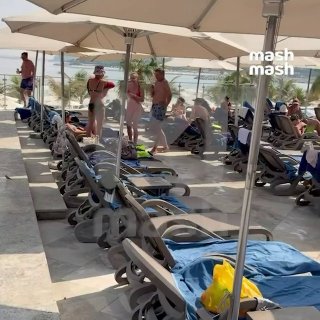באיחוד האמירויות המזוט הרס לרוסים את החג - לאחר שמכלית פוצצה במיצר הורמוז, כתם הנפט התפשט על פני 40 קילומטר…