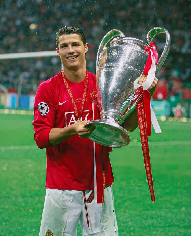 منچستریونایتد | منچستر یونایتد: 👀👑🔴 @UnitedArea #𝐌𝐌𝐃