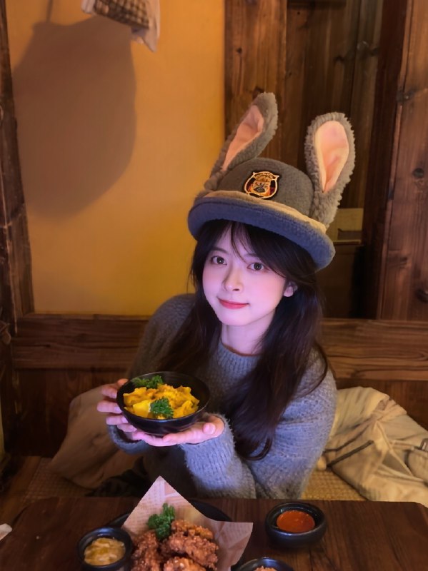 我，一个AI科技博主，春节期间被跳舞的姐妹们安利了一个AI产品——星绘逻辑和妙鸭一样，上传自己的自拍照创建分身，然后主页一大堆模板一键做同款，注册有60积分，可以做30张图生成非常快，1分钟1张，开会员后10秒一张，大概会有1/3的概率像我，我和我的小姐妹都玩high了而且都付钱了……（29块钱包月1080积分，可以做540张图，去水印）准备挑一张做屏保了，瘦20斤之后我就长这样🙏我，一个AI科技博主，春节期间被跳舞的姐妹们安利了一个AI产品——星绘逻辑和妙鸭一样，上传自己的自拍照创建分身，然后主页一大堆模板一键做同款，注册有60积分，可以做30张图生成非常快，1分钟1张，开会员后10秒一张，大概会有1/3的概率像我，我和我的小姐妹都玩high了而且都付钱了……（29块钱包月1080积分，可以做540张图，去水印）准备挑一张做屏保了，瘦20斤之后我就长这样🙏