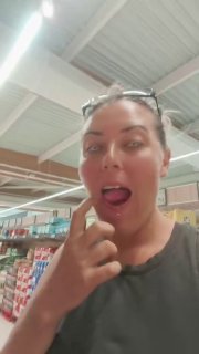 🚫 חנות בצרפת הציבה אזעקה על בשר שהוא חלאל על פי האיסלאם, אבל בשר כמו חזיר, האסור על פי האיסלאם, לא נבהל.