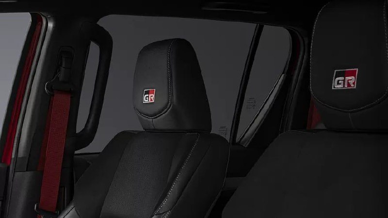 Toyota обновила пикап Hilux GR Sport для Европы 4