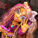 Qooneldas Doll