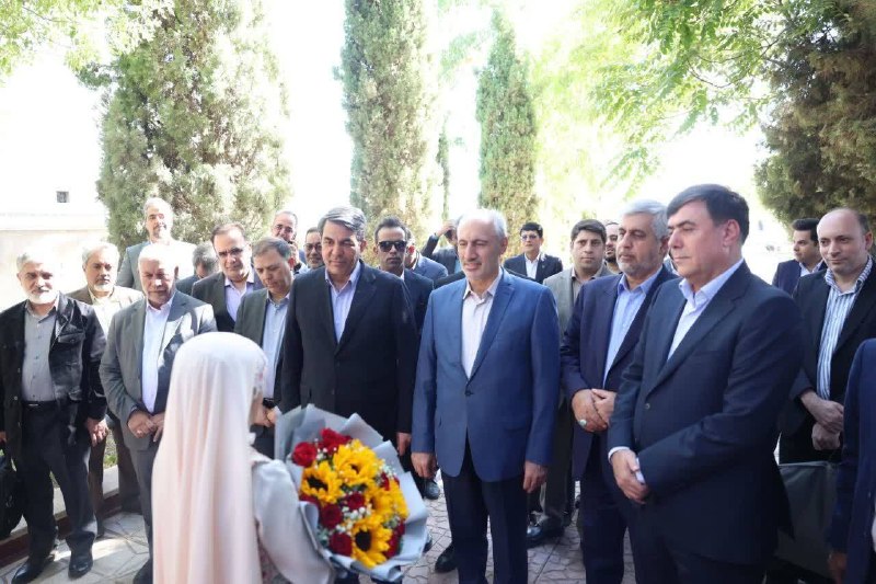 کرمان نو: 🔸سفر دو روزه معاون رئیسجمهور و رئیس سازمان برنامه و بودجه به کرمان🔹رئیس سازمان برنامه و بودجه کشور همزمان با دومین روز
