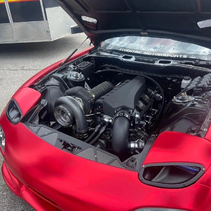 Турбоколлектор равной длины, сделанный для роторной RX7. Этот коллектор изготовлен из 2-дюймовой нер 4
