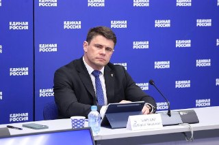 🏘🤵‍♂️Депутат Боярский за один день купил недвижимости почти на 1 млрд рублей. Его обогащение совпало с продвижением законов в интересах Роскомнадзора и мессенджера MAXДепутат и сын «мушкетера» Сергей Боярский за 2025-й приобрел земельные участки почти на 1