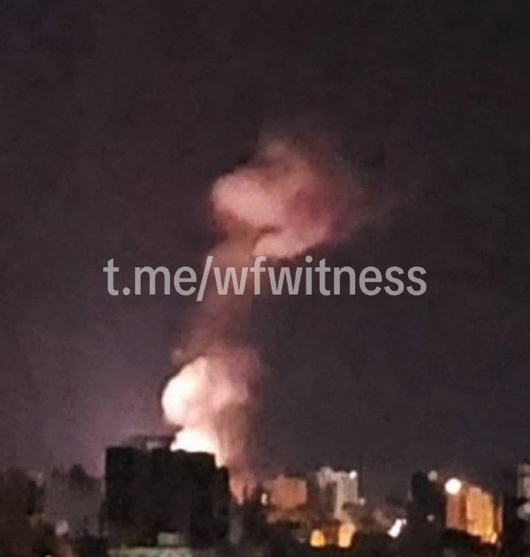 ️🇮🇷 תמונה המציגה עשן עולה מקרמנשה, איראן.