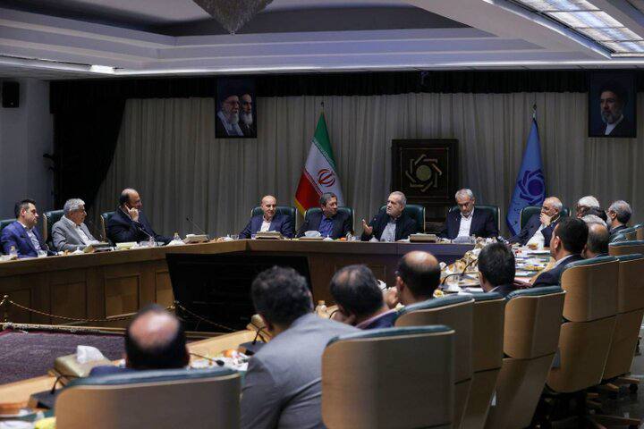 تجارت نیوز: 🔻پزشکیان: بنای ما تفاهم و حل مسائل با مذاکره استرئیسجمهور:▪️بنای ما تفاهم و حل مسائل از طریق تعامل و مذاکره است ولی در