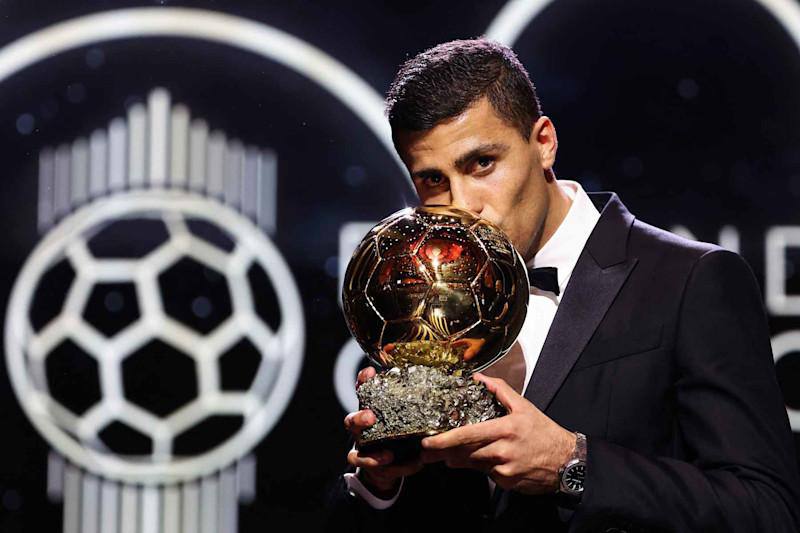Football Twitts: چقدر توپ طلا بهش میاد 😍🥰توپ طلای تو هم حلال شد 🥹@Futball_Twitts | هیتر
