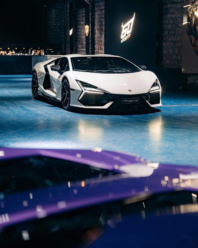 Lamborghini Revuelto 9