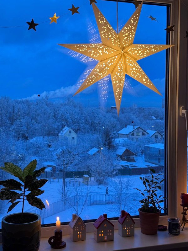 Скандинавские звёзды тот самый декор, который цепляет Бумага, свет и чуть-чуть воздуха между слоями. Но стоит повесить такую звезду в окно, и дом у... - изображение 9 - который, бумага, свет
