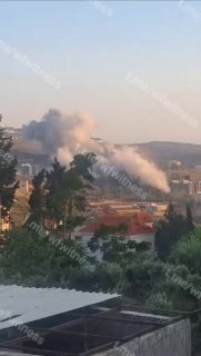 ️🇱🇧🇮🇱 צילומי התקיפה האווירית הישראלית בפאתי העיירה חריס שנמצאת מחוץ לרצועת הביטחון של דרום לבנון.