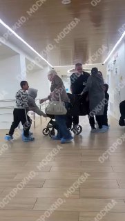 «Я ничего не должен понимать. Я должен исполнять инструкции».В Москве охранник поликлиники не пустил в здание мать с коляской из-за антитеррористических правил, пишет «Осторожно, Москва» со ссылкой на очевидцев. Они рассказали изданию, что инцидент произош