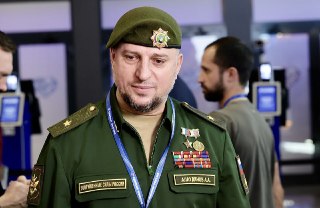 Украина заявила, что несколько месяцев прослушивала руководство чеченского батальона «Ахмат» — в том числе Алаудинова. Тот сказал, что это все происки ИИ и ЛГБТУкраинская разведка заявила, что внедрила агента в окружение Апти Алаудинова и три месяца прослу