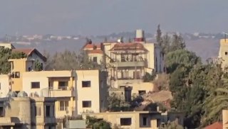 🚨📹תפקיד חדש של חיילים ישראלים נוטר בבית בעיירה זוותר שבמזרח העיר.