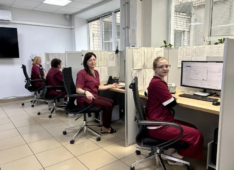 משרד הבריאות של וולוגדה פרסם מזכר כיצד להזעיק אמבולנס ומה לומר. ניתן להתקשר לאמבולנס בטלפון. 103 או 112. דב…