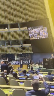 שר החוץ של קובאס ומייק וולץ התעמתו במשחק צעקות על רצפת העצרת הכללית. וולץ: "הוא לא מתכוון להפחיד אותי בארצו…
