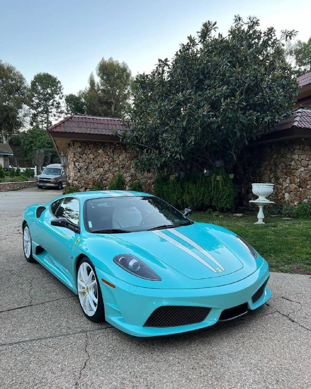 Ferrari 430 Scuderia in ‘Tiffany Blue’ color 2