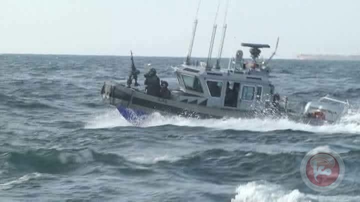 Israeli navy injures five fishermen in Gaza waters