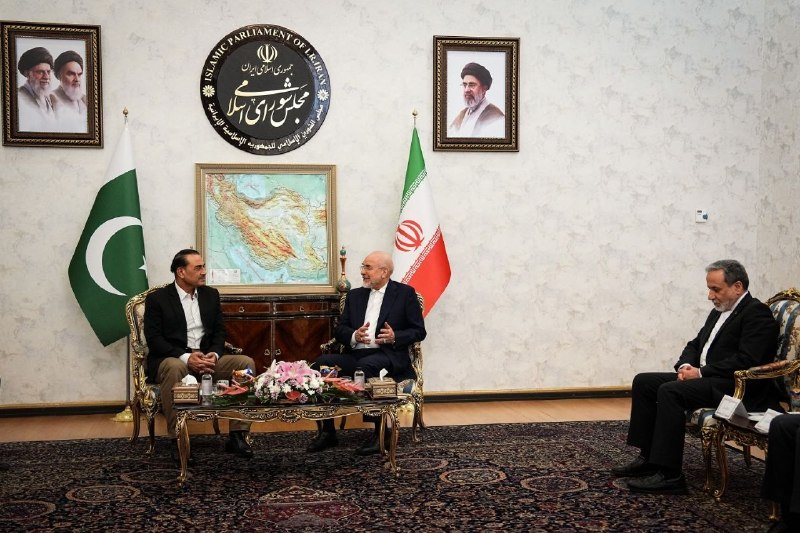 خبرگزاری میزان: 📸دیدار عاصم منیر با قالیباف 🔸فیلد مارشال عاصم منیر، فرمانده ارتش پاکستان، عصر امروز با قالیباف، رئیس مجلس شورای اسلامی د