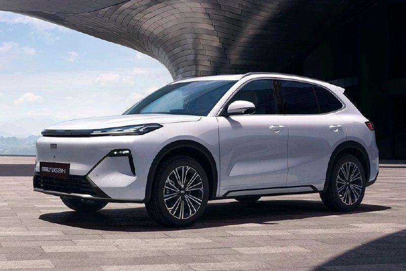 Geely выводит на российский рынок подключаемый гибрид