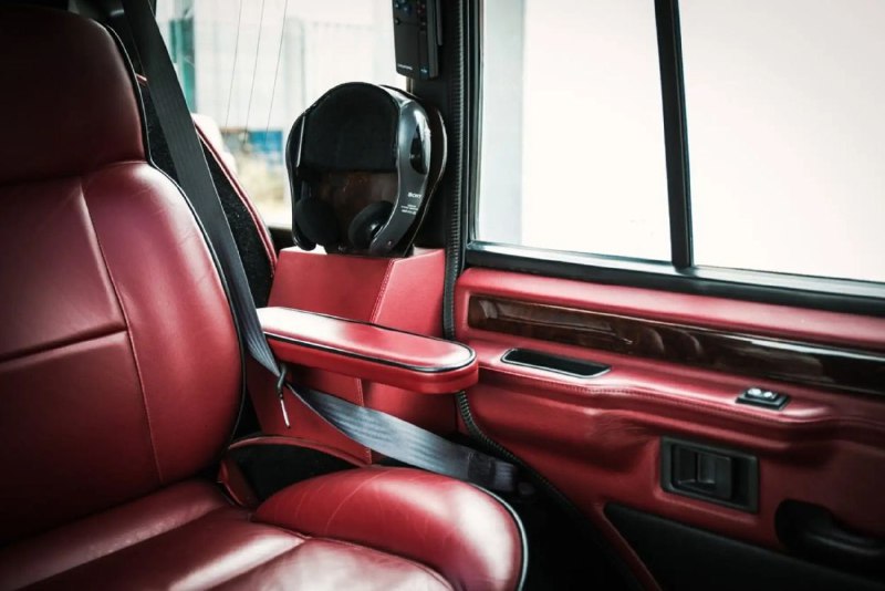 Продают уникальный длинный Range Rover 5