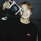 тома фотографирует