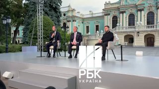 Зеленский и представители США провели пресс-конференцию по итогам переговоров. Вопрос о Донбассе остается ключевым, Уиткофф анонсировал возможную трехстороннюю встречу. ГлавноеПрезидент Украины Владимир Зеленский во время общей пресс-конференции назвал виз