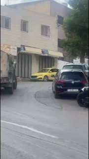 מעקב אחר נסיגת כוחות הכיבוש מהעיירה אסירה בצפון לכיוון הכפר השכן אגנסניה.