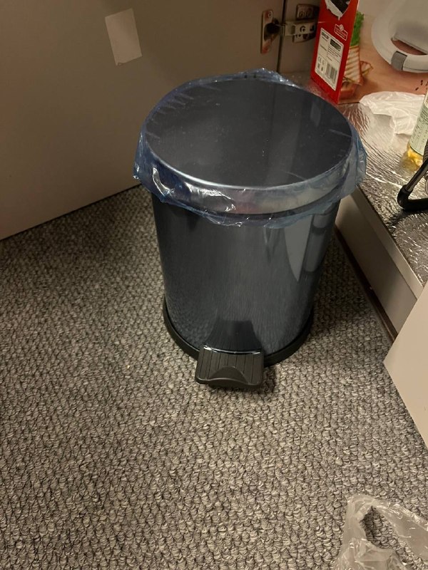Мусорное ведро 35 лари — фото 1