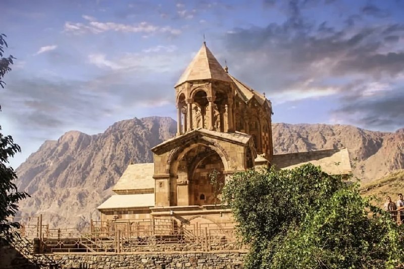 جاباما تور: 🏰 از قلعه بابک تا خانه‌های صخره‌ای کندوان!۴ روز سفر به شمال‌غرب ایران؛ از جنگل‌های ارسباران و قلعه بابک تا جاده ارس، کلی