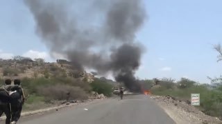 אנסאר אללה תימן מבצע מארב הדוק לכוח של ממשלת תימן הנתמכת על ידי סעודיה המורכב מעשרה כלי רכב בזמן שהם ניסו ל…