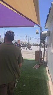 🔴 מכה ועזוב את הצריפים בבסיס שבויים של הצבא לאחר שלא ציית לפקודה של המפקד